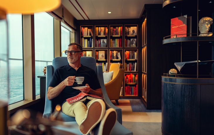 Cunard_Queen Anne_Library