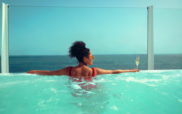 Cunard_Queen Anne_Grills Hot Tub